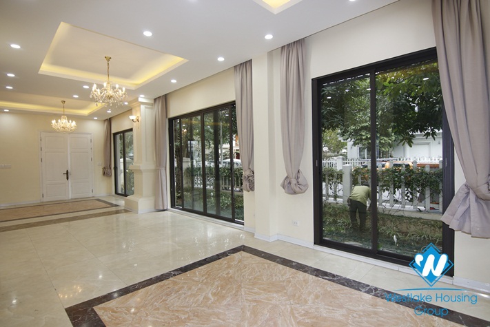 Nice villa/house in Vinhomes Reverside, Long Bien, Ha Noi for rent